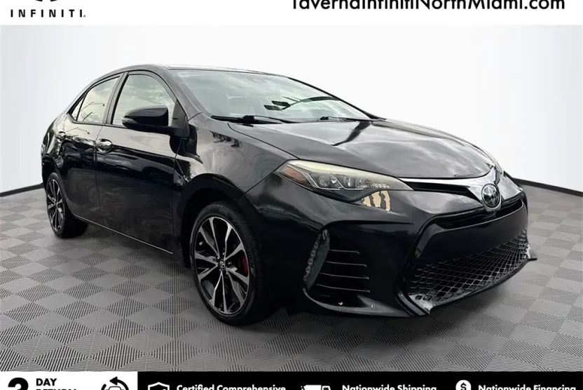 2018 Toyota Corolla SE photo 1