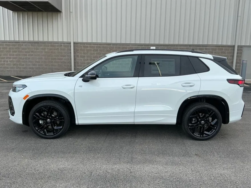 2025 Volkswagen Tiguan SE R-Line Black photo 1