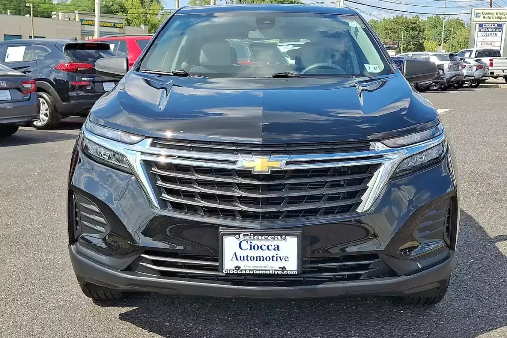 2022 Chevrolet Equinox LS photo 1