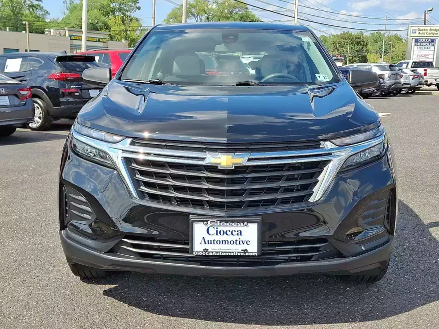 2022 Chevrolet Equinox LS photo 1