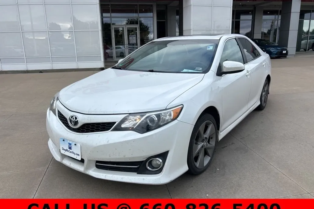 2012 Toyota Camry SE photo 1