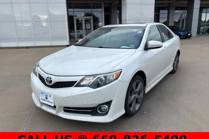 2012 Toyota Camry SE photo 1