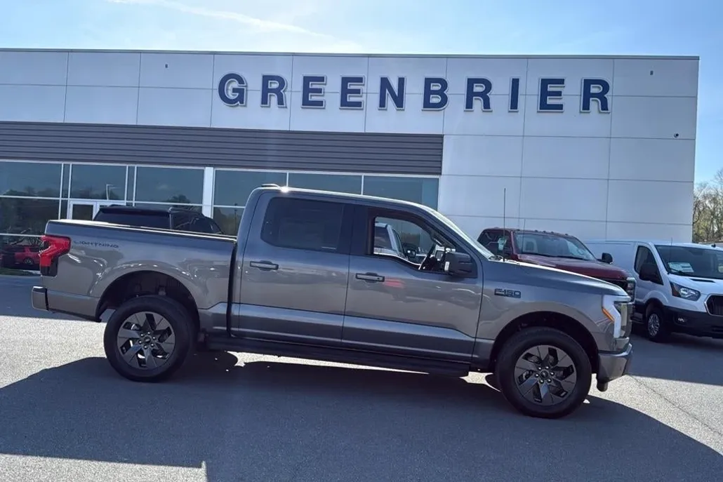 2025 Ford F-150 Lightning photo 1