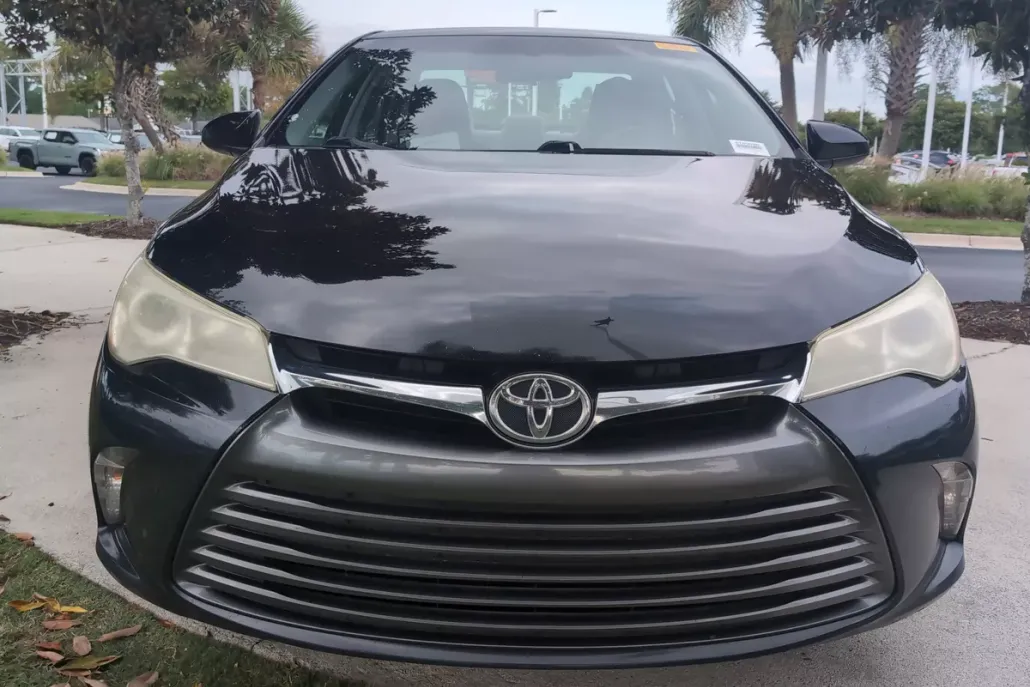 2017 Toyota Camry LE photo 1