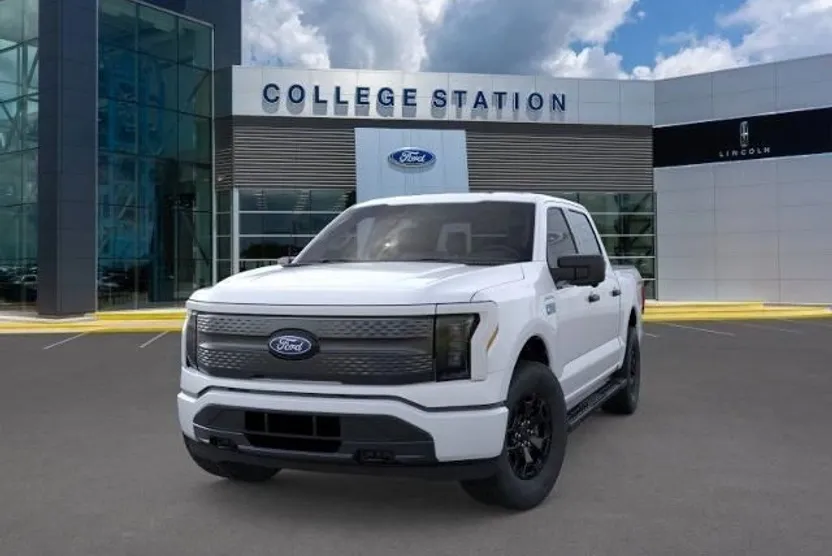 2025 Ford F-150 Lightning XLT photo 1