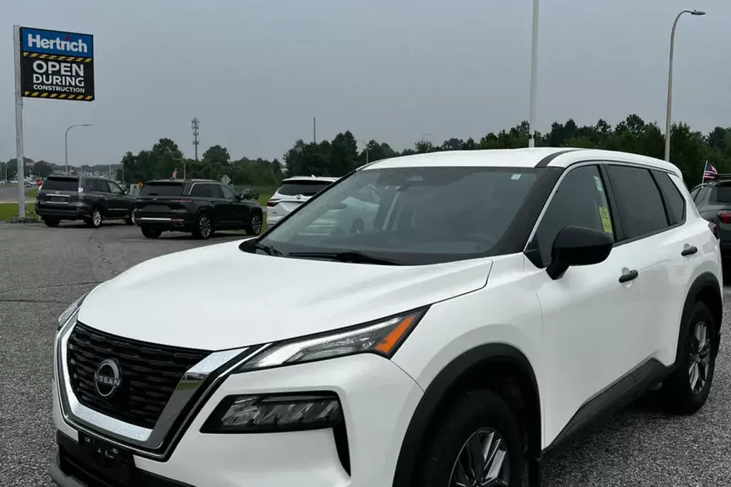 2022 Nissan Rogue S photo 1