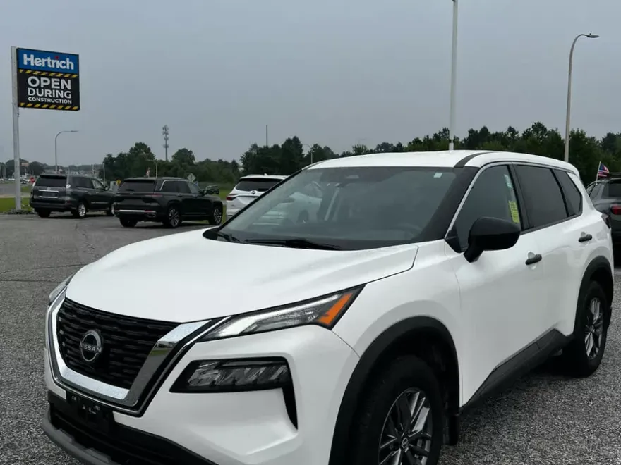 2022 Nissan Rogue S photo 1