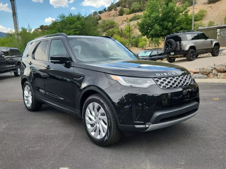 2025 Land Rover Discovery S photo 1