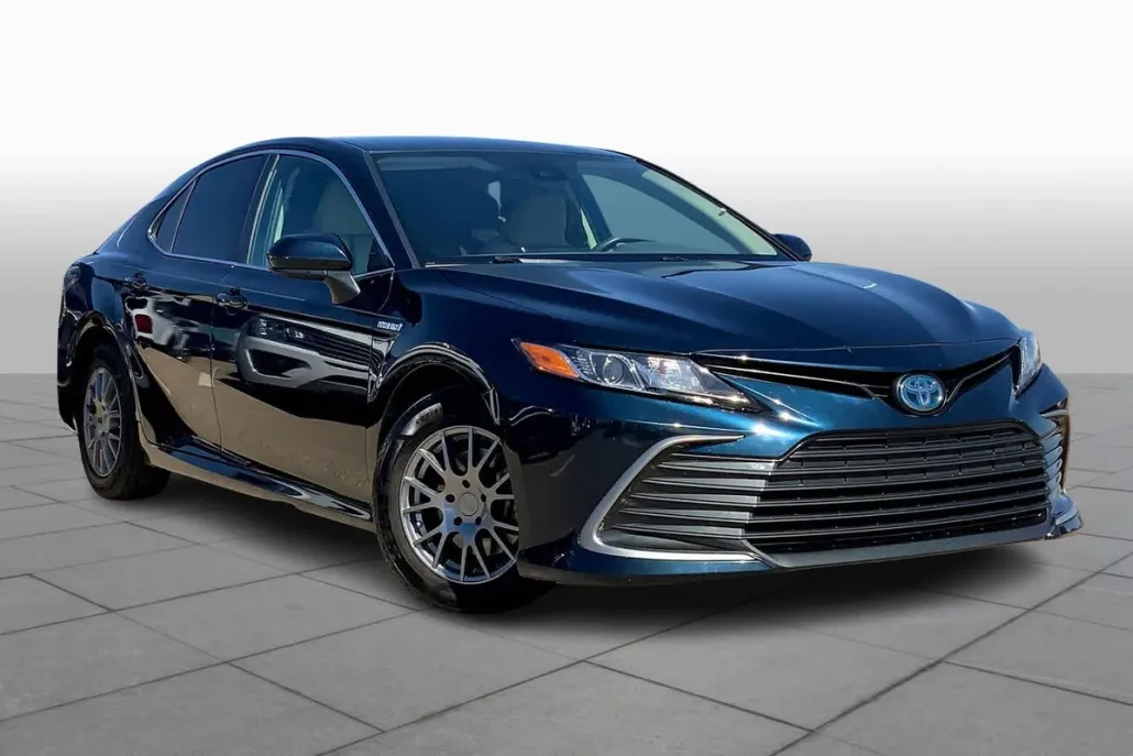 2021 Toyota Camry Hybrid LE photo 1