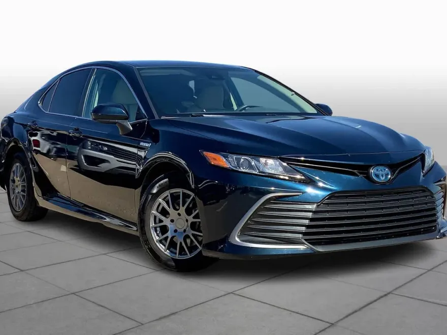 2021 Toyota Camry Hybrid LE photo 1