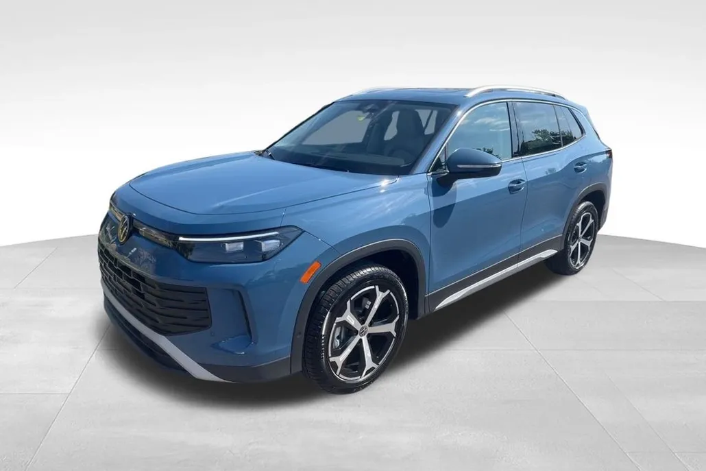 2025 Volkswagen Tiguan SE photo 1