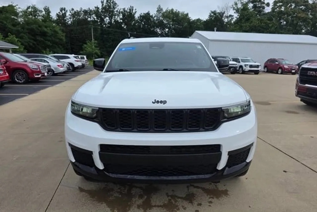 2022 Jeep Grand Cherokee Altitude photo 1