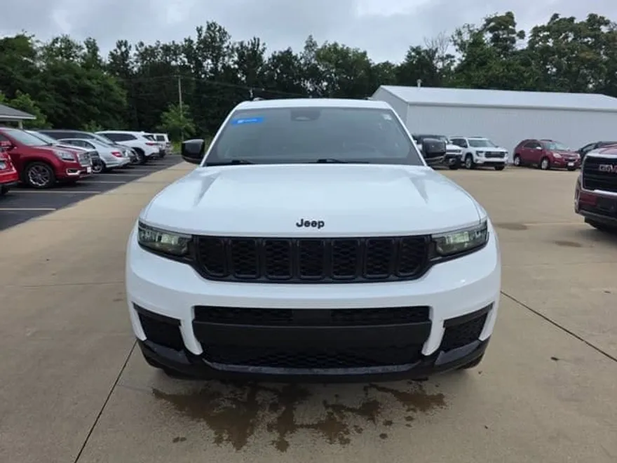 2022 Jeep Grand Cherokee Altitude photo 1
