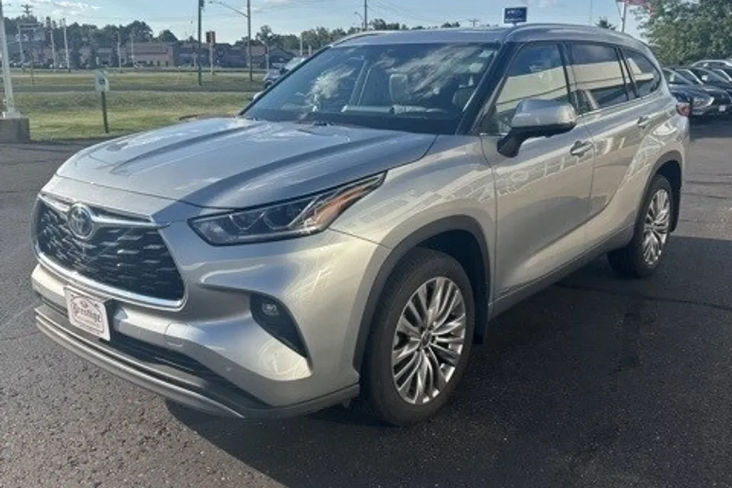 2023 Toyota Highlander Hybrid Platinum photo 1