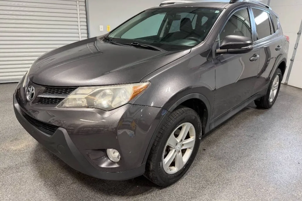 2013 Toyota RAV4 XLE photo 1