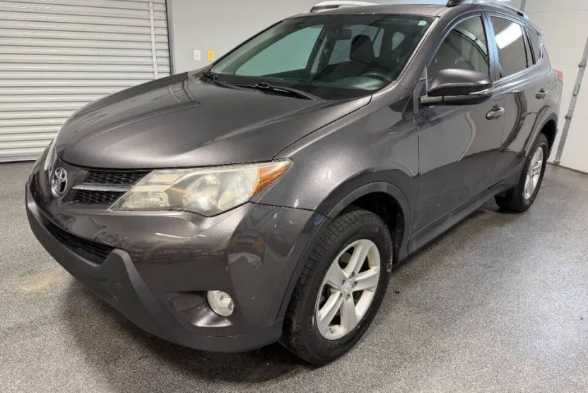 2013 Toyota RAV4 XLE photo 1