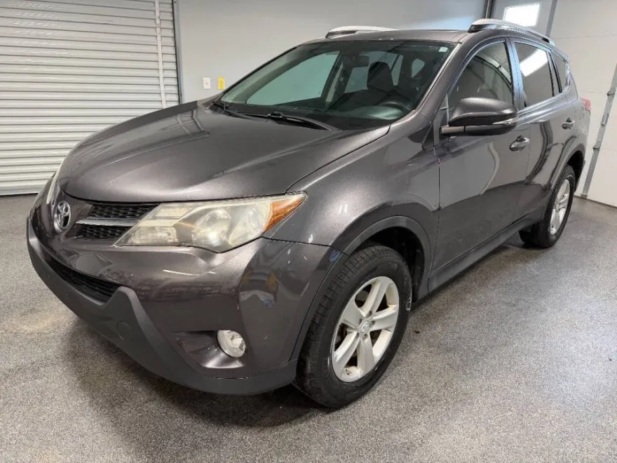 2013 Toyota RAV4 XLE photo 1