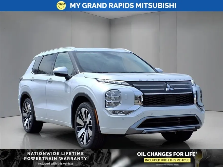 2025 Mitsubishi Outlander SEL photo 1