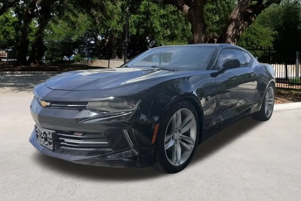 2018 Chevrolet Camaro 1LT photo 1