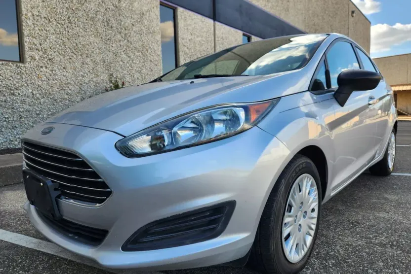 2017 Ford Fiesta SE photo 1