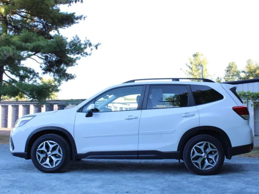 2021 Subaru Forester Premium photo 1