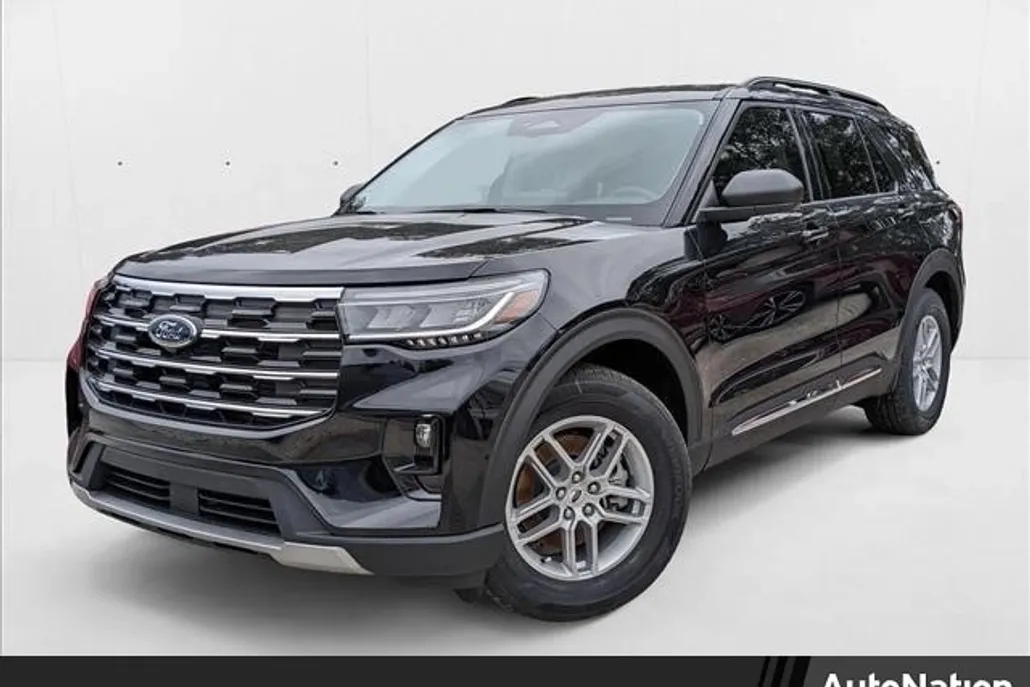 2025 Ford Explorer photo 1