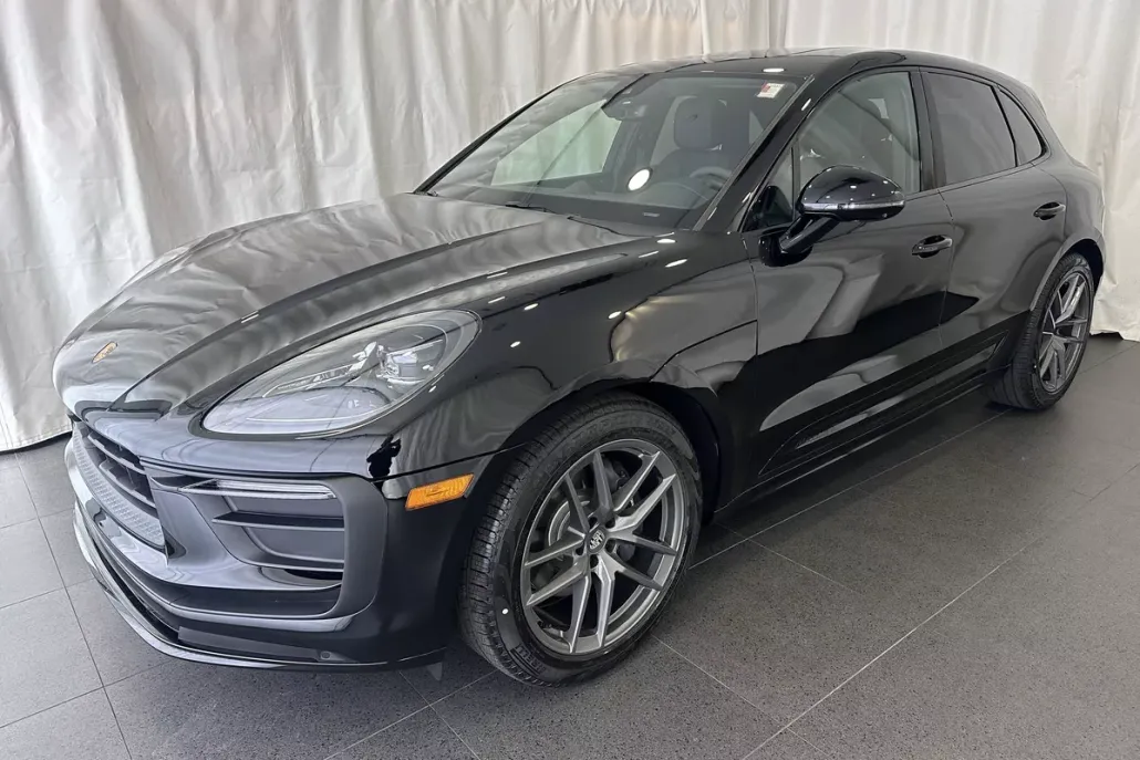2025 Porsche Macan T photo 1