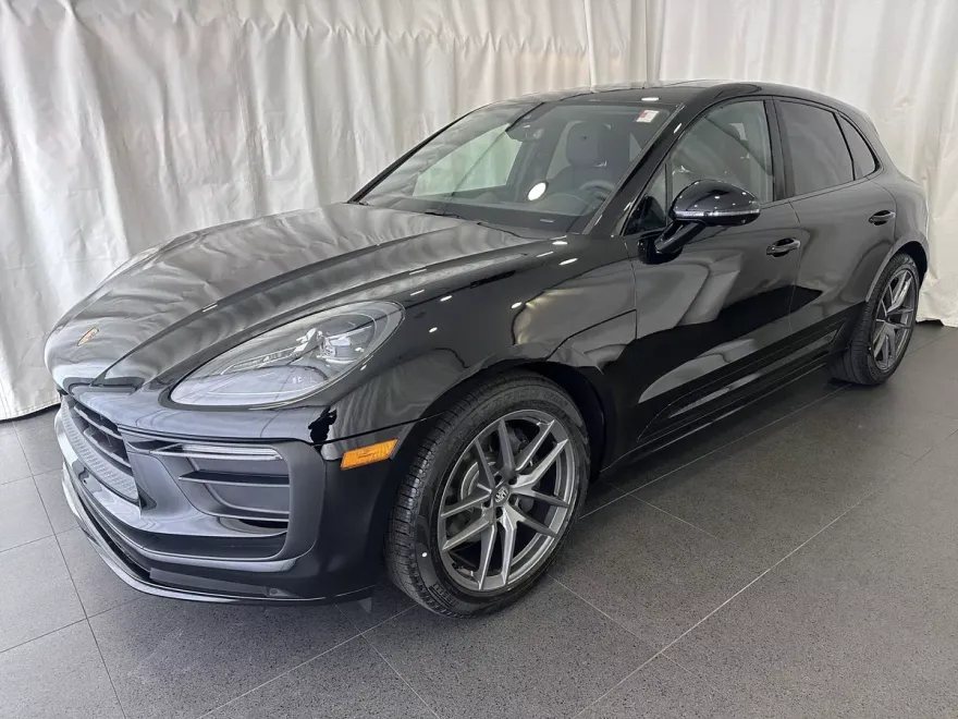 2025 Porsche Macan T photo 1