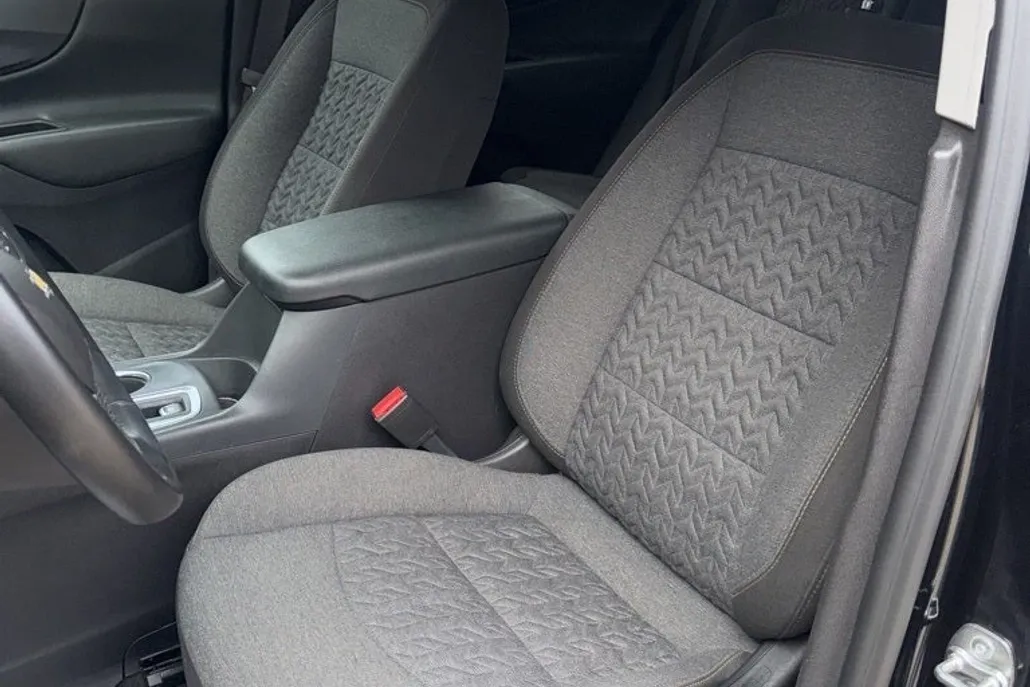 2024 Chevrolet Equinox LT photo 1