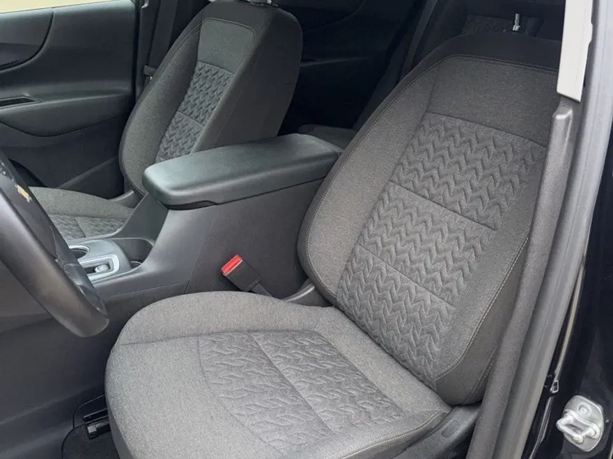 2024 Chevrolet Equinox LT photo 1