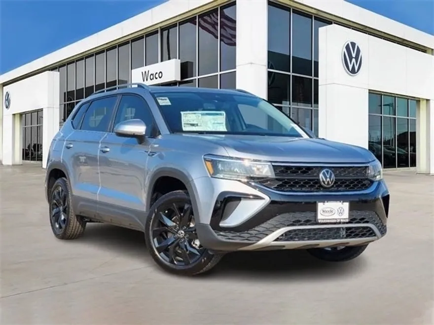 2024 Volkswagen Taos SE photo 1