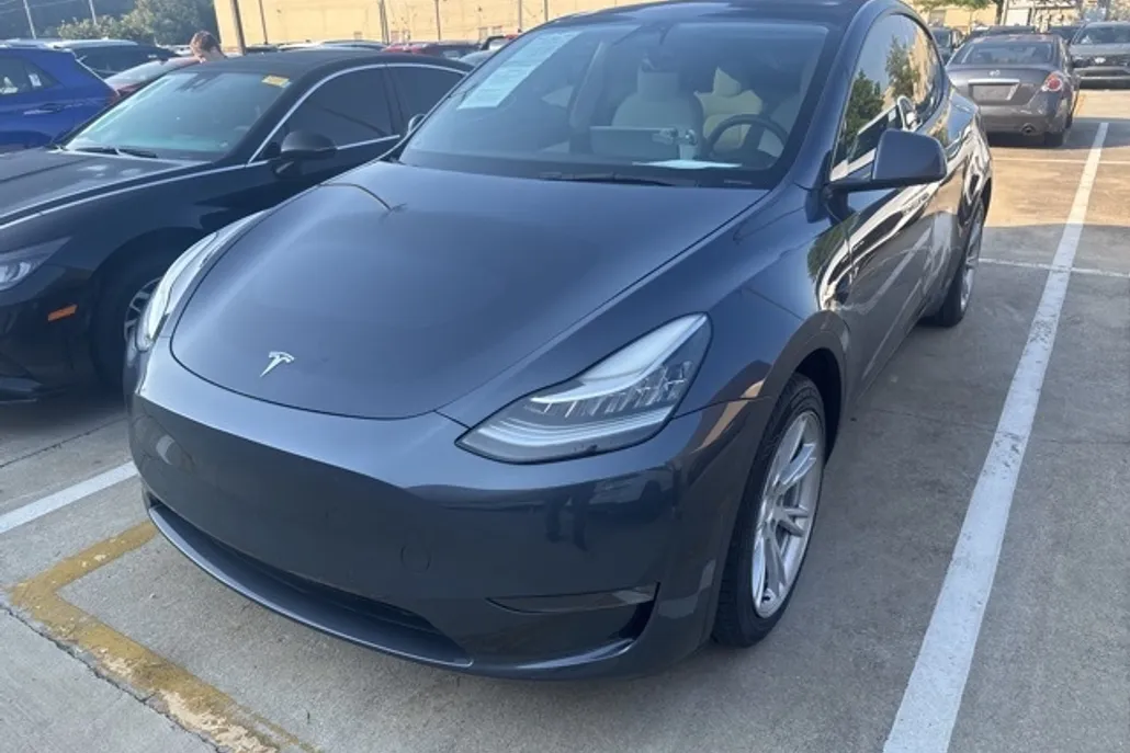 2022 Tesla Model Y Long Range photo 1