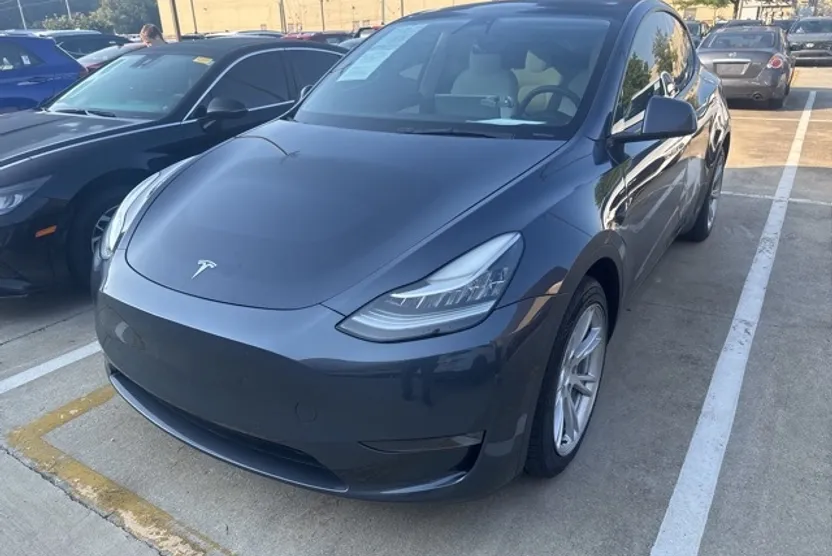 2022 Tesla Model Y Long Range photo 1