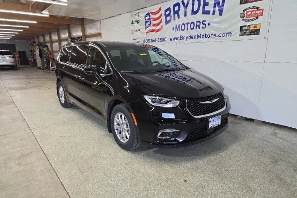 2025 Chrysler Pacifica photo 1