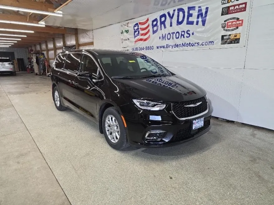2025 Chrysler Pacifica photo 1