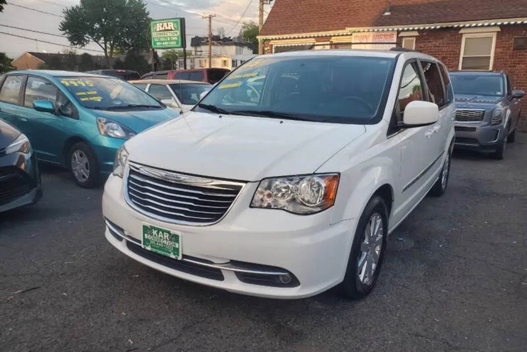2015 Chrysler Town & Country Touring photo 1