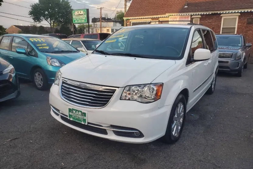 2015 Chrysler Town & Country Touring photo 1