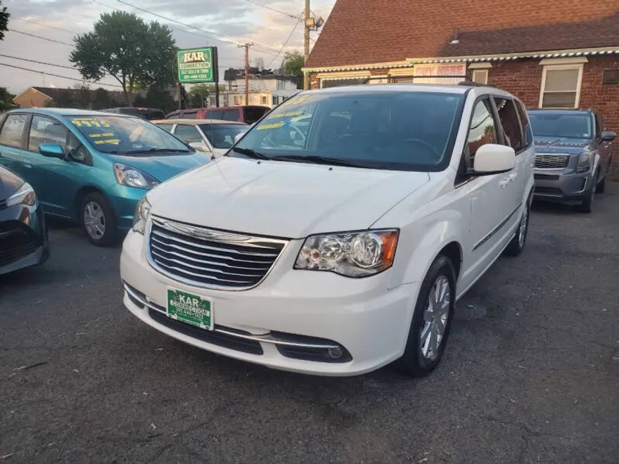 2015 Chrysler Town & Country Touring photo 1