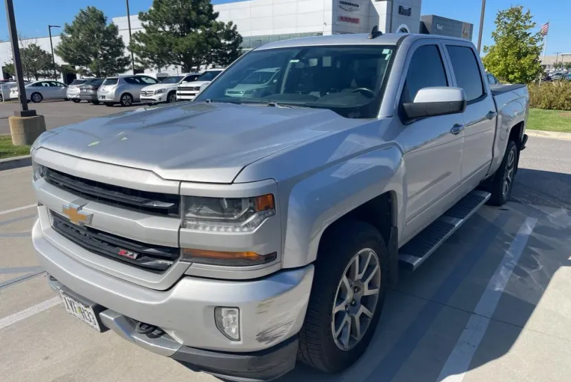 2018 Chevrolet Silverado 1500 LT photo 1