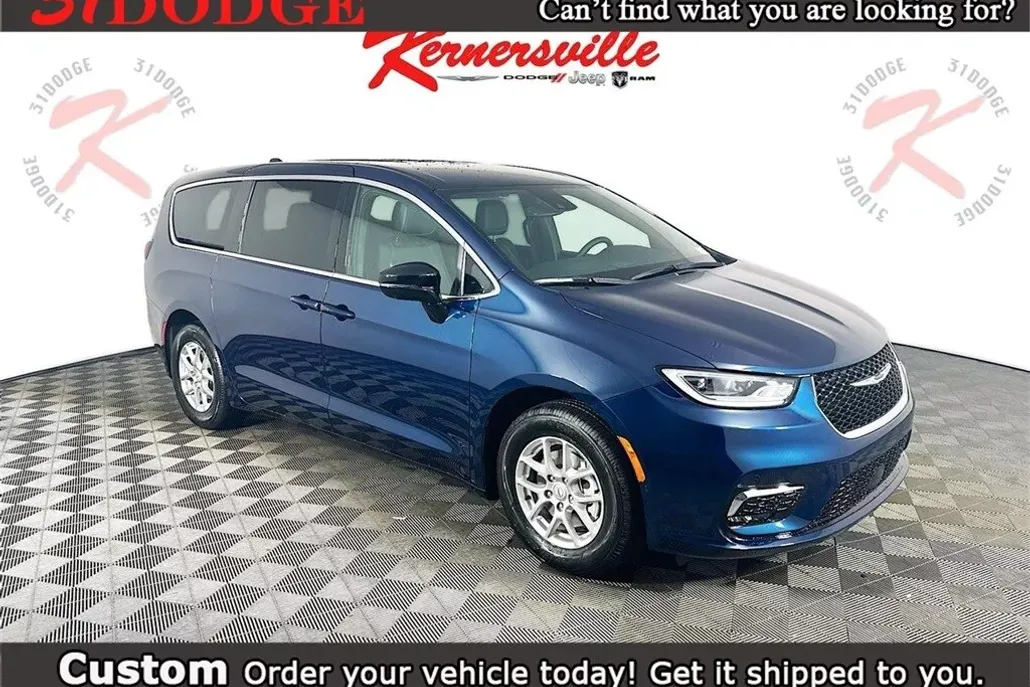 2025 Chrysler Pacifica photo 1