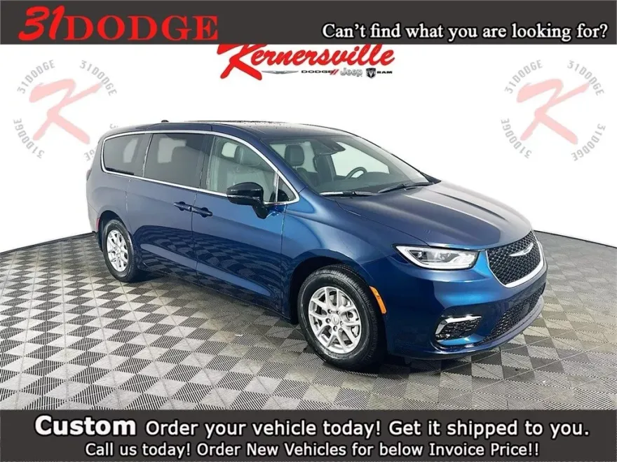 2025 Chrysler Pacifica photo 1