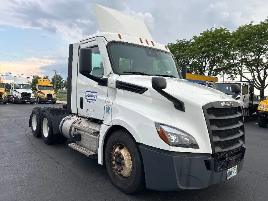 2021 Freightliner Cascadia 126" Day cab photo 1