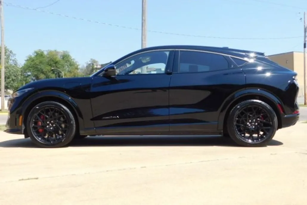 2023 Ford Mustang Mach-E GT photo 1