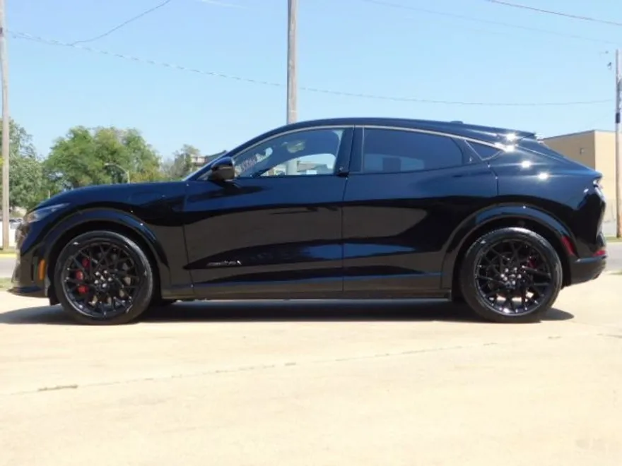 2023 Ford Mustang Mach-E GT photo 1