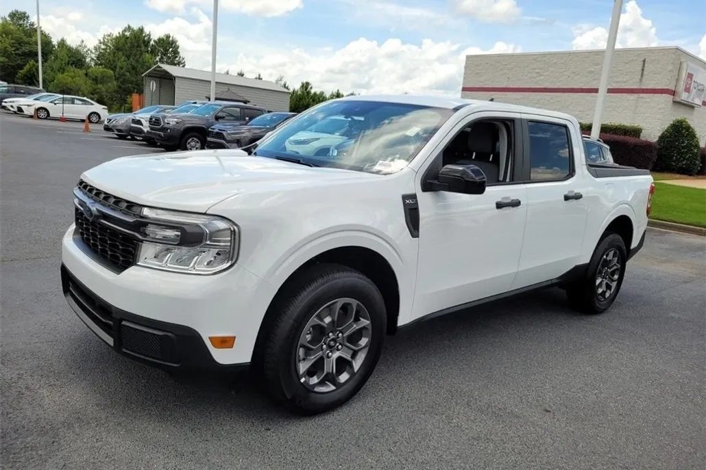 2024 Ford Maverick XLT photo 1