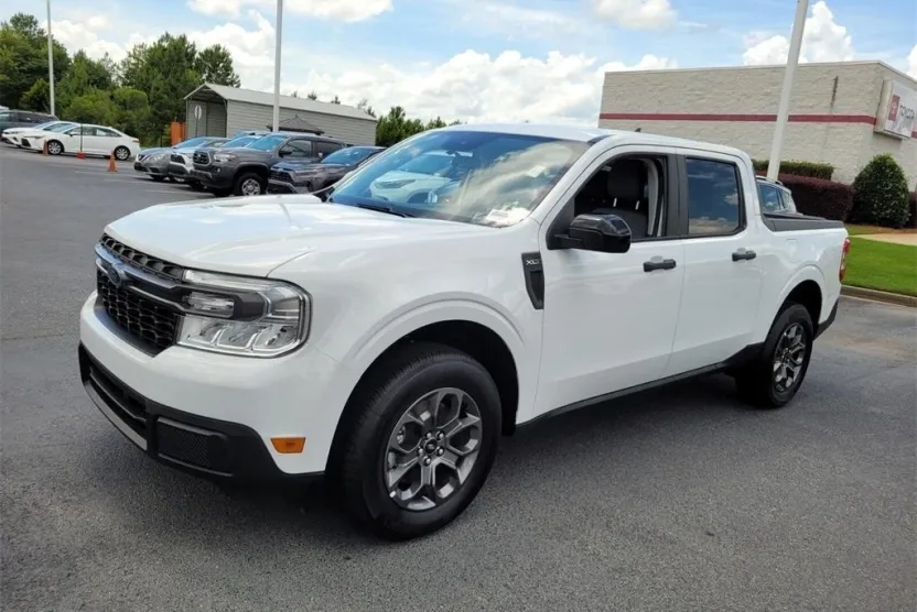 2024 Ford Maverick XLT photo 1