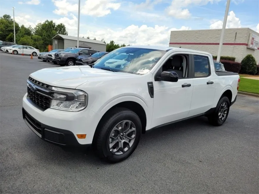 2024 Ford Maverick XLT photo 1