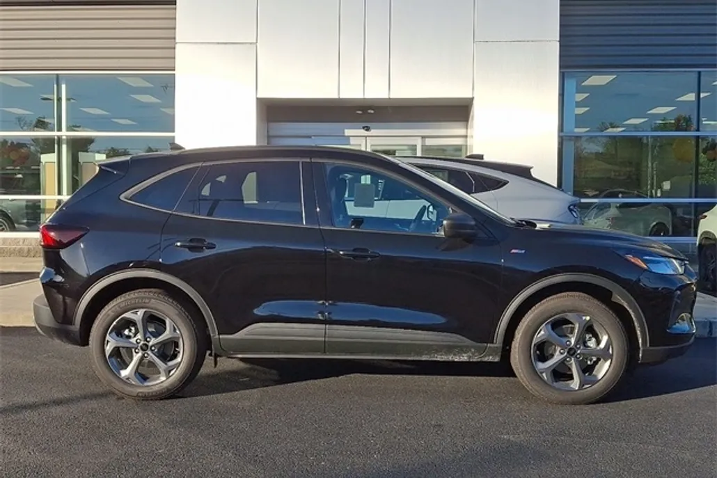 2026 Ford Escape ST-Line photo 1