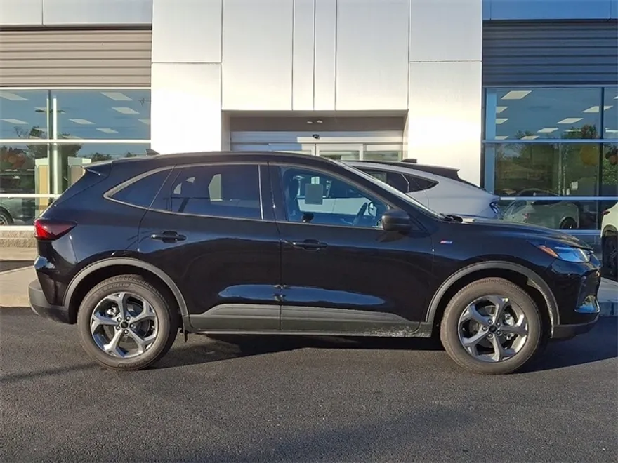 2026 Ford Escape ST-Line photo 1