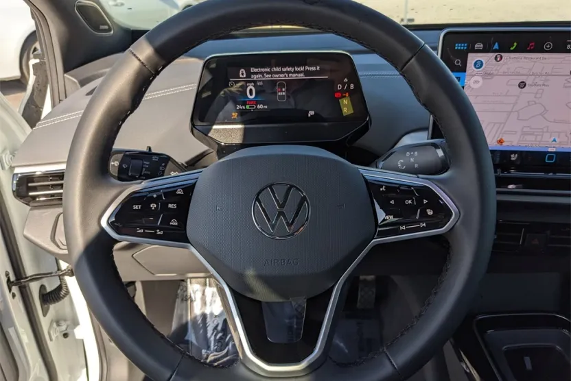 2025 Volkswagen ID.4 Pro Plus photo 1